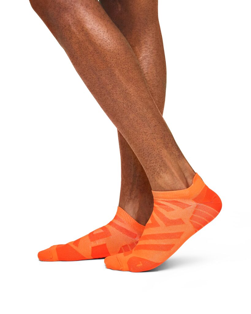 On Running Performance Low Sock (Mens) - Flame/Spice